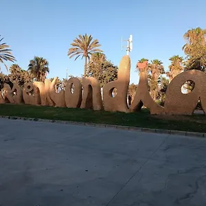 https://apartamentos-los-guindos.hotelsinnerja.org